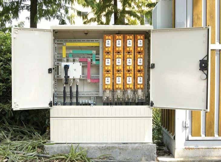 Packaged distribution substation and LV panel installation